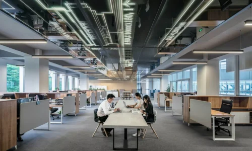 Pros and cons of an open-plan office environment