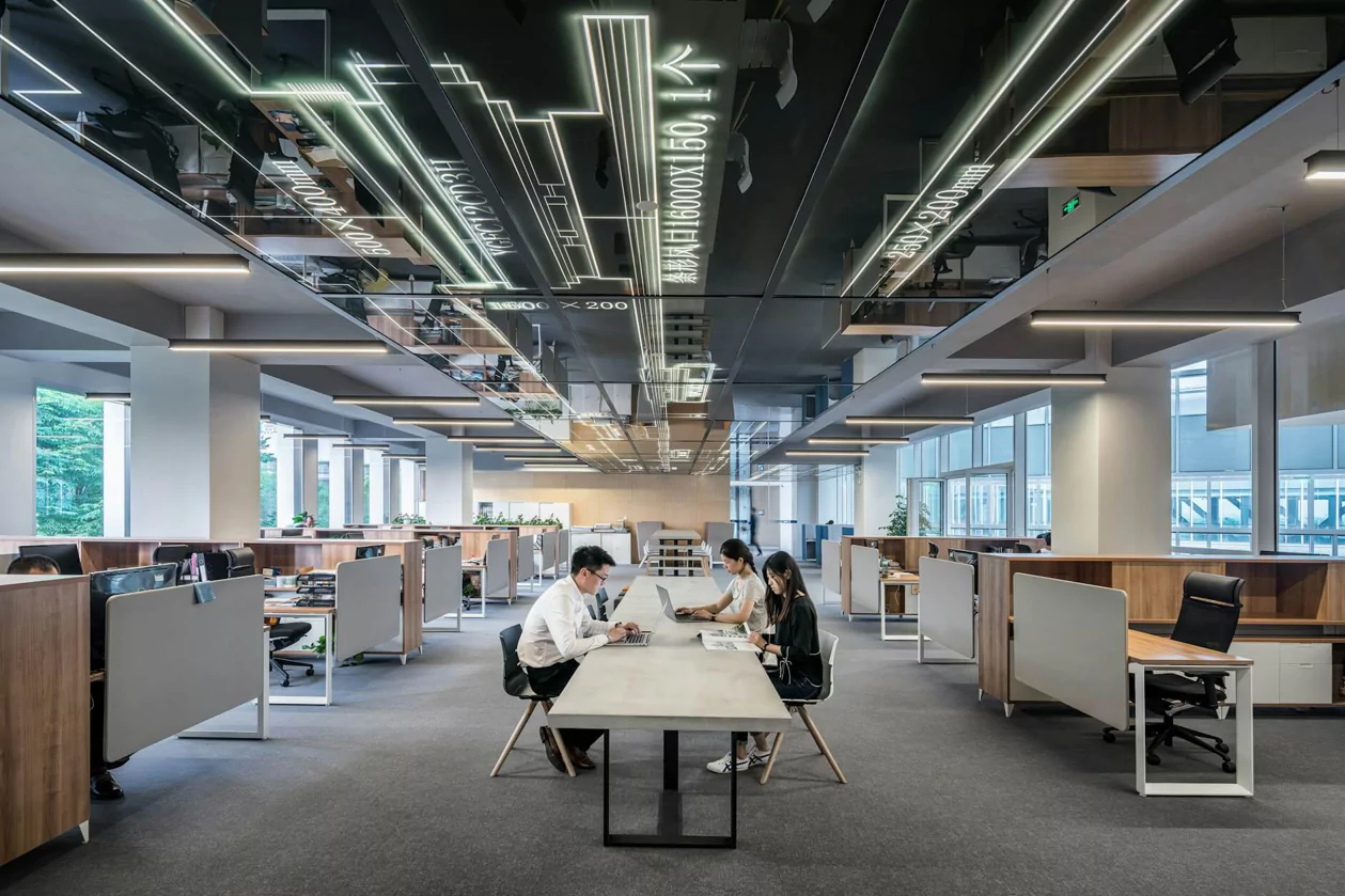 Pros and cons of an open-plan office environment